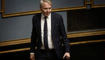 Ulkoministeri Pekka Haavisto Ylellä Valko Venäjän ja Puolan rajalla